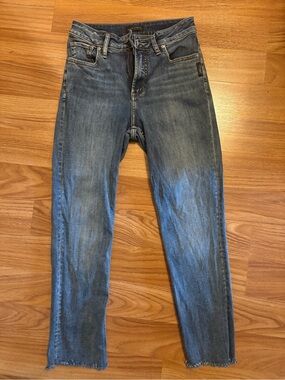 Silver Jeans women’s Straight Denim in Faded Blue